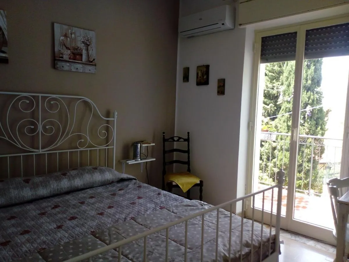 Franca'S Apartment Taormina Guest house
